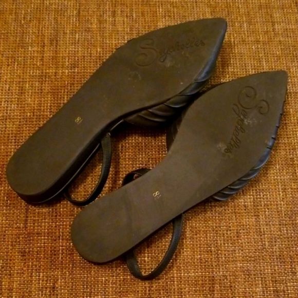Seychelles Black Flats with Back Strap - Picture 6 of 13